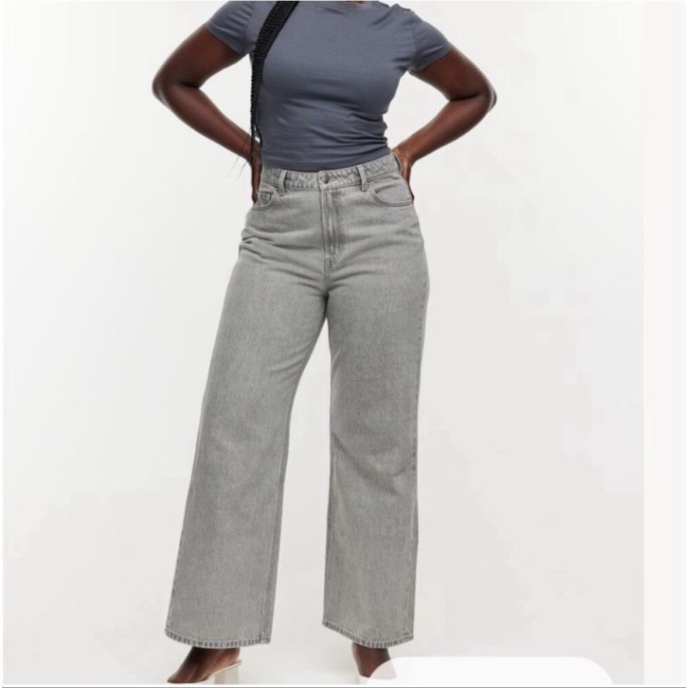 H&M Divided High Rise Wide Leg Light Gray Wash Jeans Size 12
